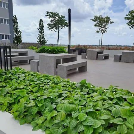 Impiana Homestay Near Putrajaya, Cyberjaya, Musliem Only,Wifi,Netflix Kampung Dengkil Luaran gambar