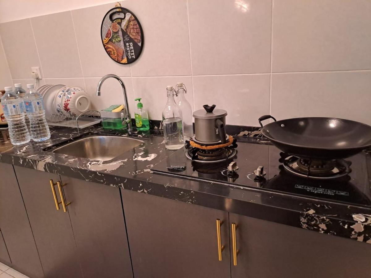 Impiana Near Putrajaya, Cyberjaya, Musliem Only,wifi,netflix *